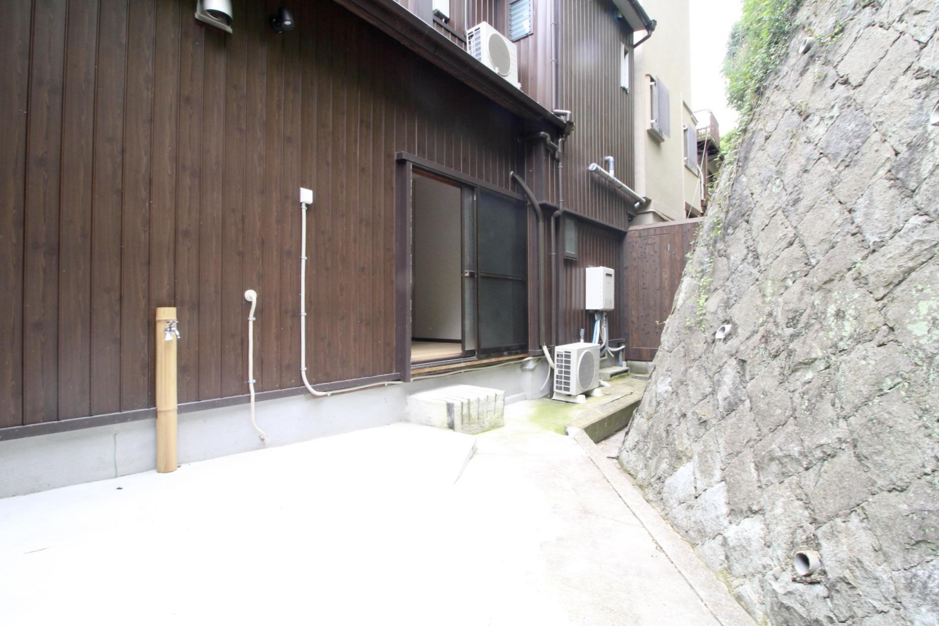 神戸市兵庫区上祇園町の賃貸物件/裏庭は水道付き