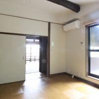 神戸市兵庫区上祇園町の賃貸物件/ダイニングに立派な梁