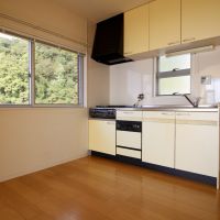 神戸市中央区熊内町の賃貸物件/山の景色を眺めながらお料理