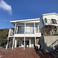 神戸市垂水区塩屋町の売買物件/2戸1に大胆に改修された建物なんです。