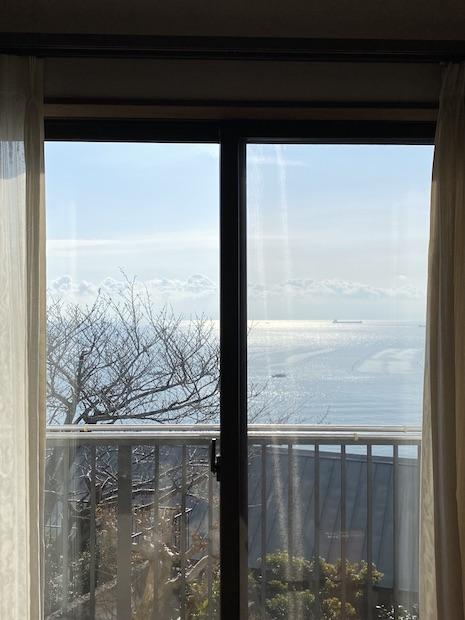 神戸市垂水区塩屋町の売買物件/3階主寝室から。船が行き交う日常風景。