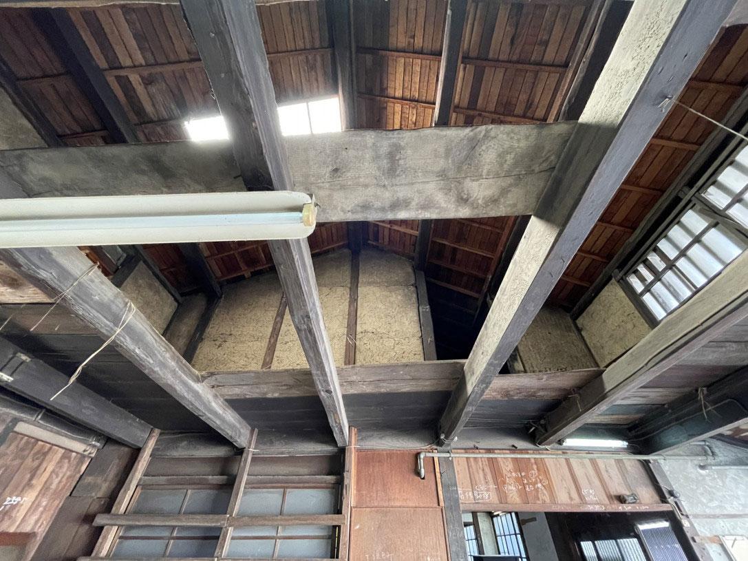 高砂市高砂町田町の売買物件/屋根も補修が必要です。