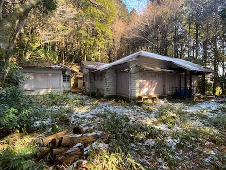 神戸市灘区六甲山町西谷山の売買物件/森を背景に広い敷地とゆったり平屋。理想形とも言える