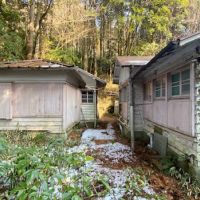 神戸市灘区六甲山町西谷山の売買物件/ボロボロ離れの建物は再生してアトリエにしても