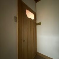 神戸市灘区六甲山町西谷山の売買物件/扉のデザインも秀悦