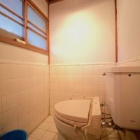 神戸市灘区六甲山町西谷山の売買物件/トイレも白と木目でスッキリまとまってます