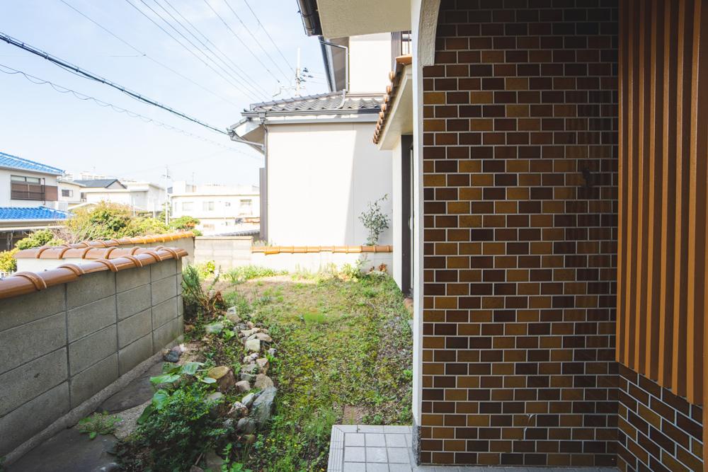 神戸市垂水区青山台の売買物件/玄関先にも植木鉢をたくさん置きたい