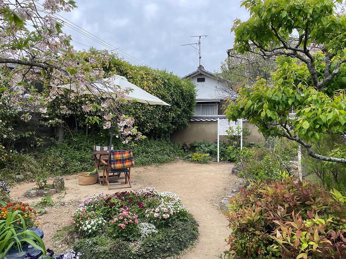 神崎郡福崎町の賃貸物件/共用の庭には四季の木々