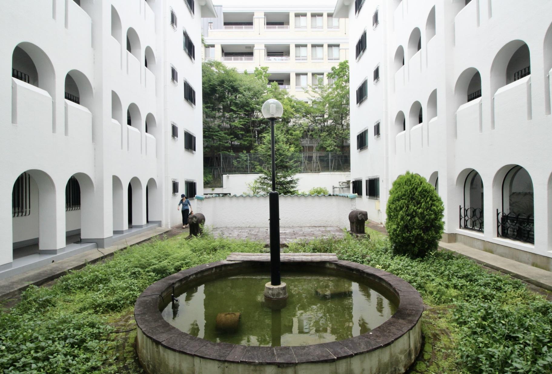 神戸市東灘区住吉山手の賃貸物件/建物中心部に鎮座するパティオ