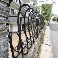 神戸市東灘区住吉山手の賃貸物件/アールのアイアンの金物も魅力
