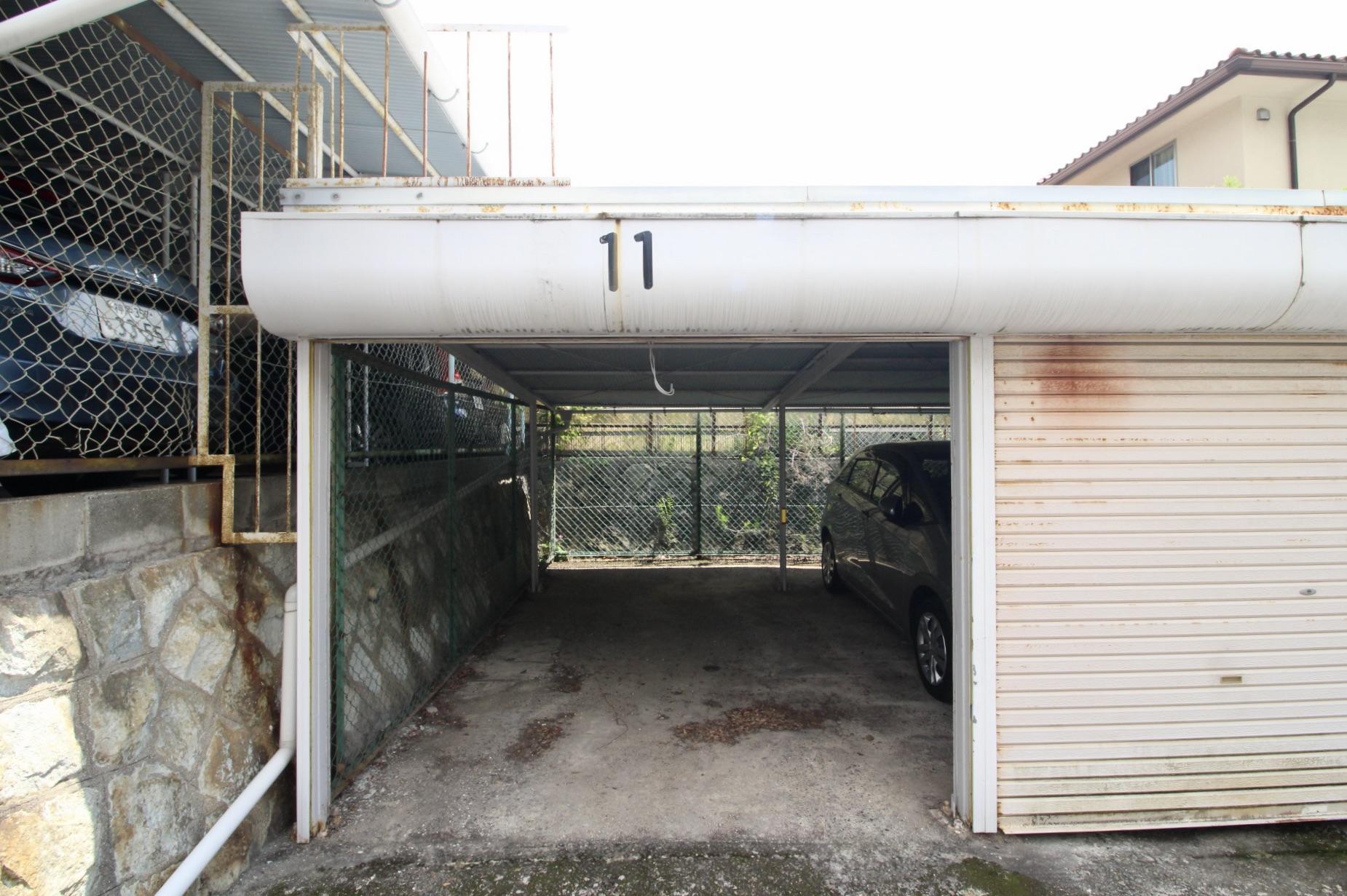 神戸市東灘区住吉山手の賃貸物件/屋根付の車庫（高さ：約1,810mm）