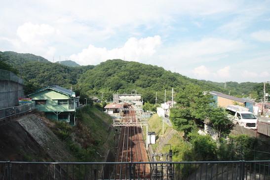 神戸市兵庫区里山町の売買物件/谷合に位置する鵯越駅