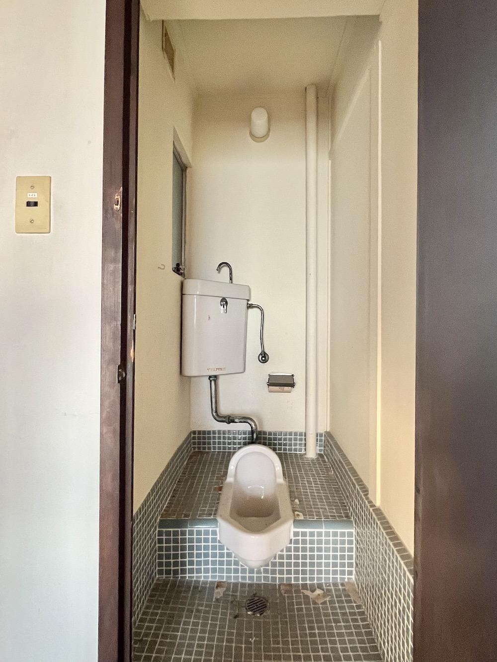 神戸市垂水区舞子台の売買物件/トイレは６戸全てにありますが、どれも和式です