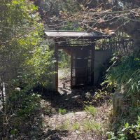 神戸市北区鈴蘭台西町の売買物件/アプローチから見た門扉