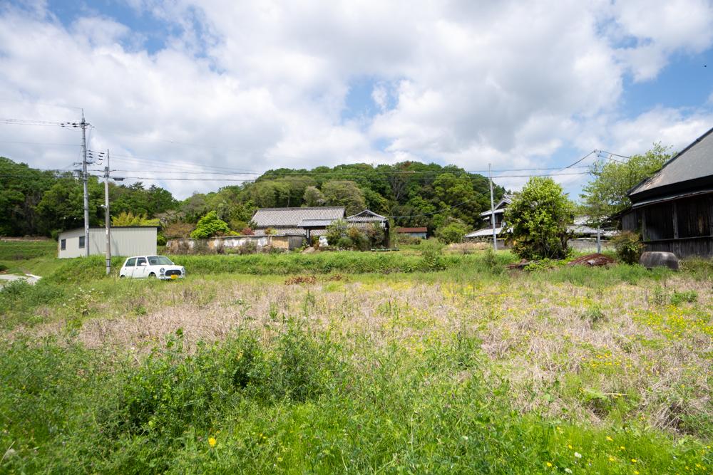 神戸市西区押部谷町細田の売買物件/里山のある農村の風景の中