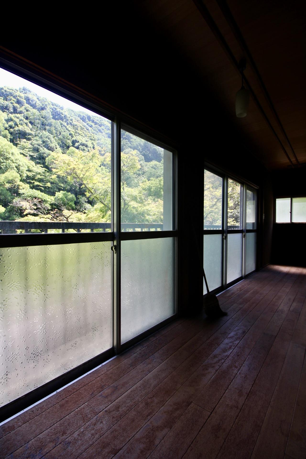 神戸市中央区神戸港地方字再度谷の売買物件/山々を望む、2階縁側からの景色