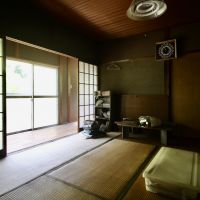 神戸市中央区神戸港地方字再度谷の売買物件/縁側越しに緑を望む2階和室