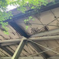 神戸市中央区神戸港地方字再度谷の売買物件/テラスの土台は鉄骨の剥落や鉄筋の露出などの老朽化が見られます