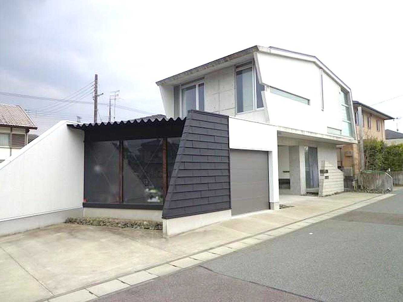 神戸市北区八多町中の売買物件/別棟のガレージは店舗・事務所に使う！？