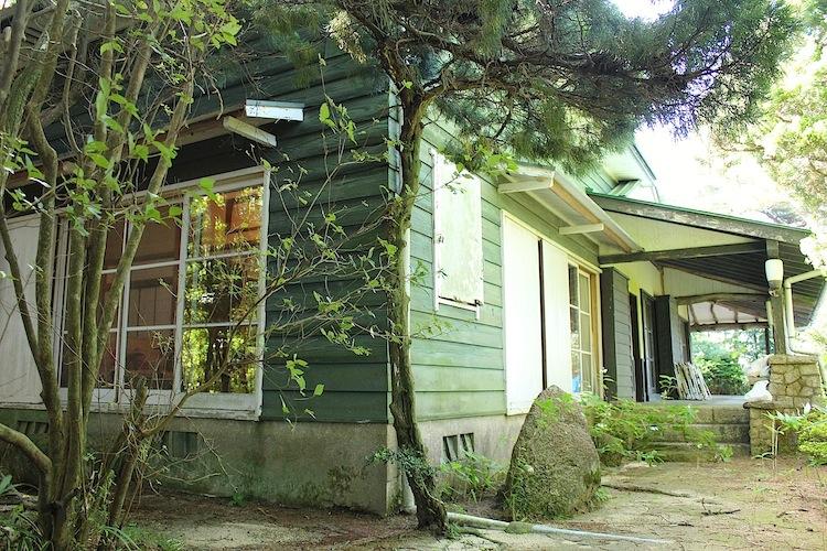 神戸市灘区六甲山町北六甲の売買物件/グリーンの板張りが美しい