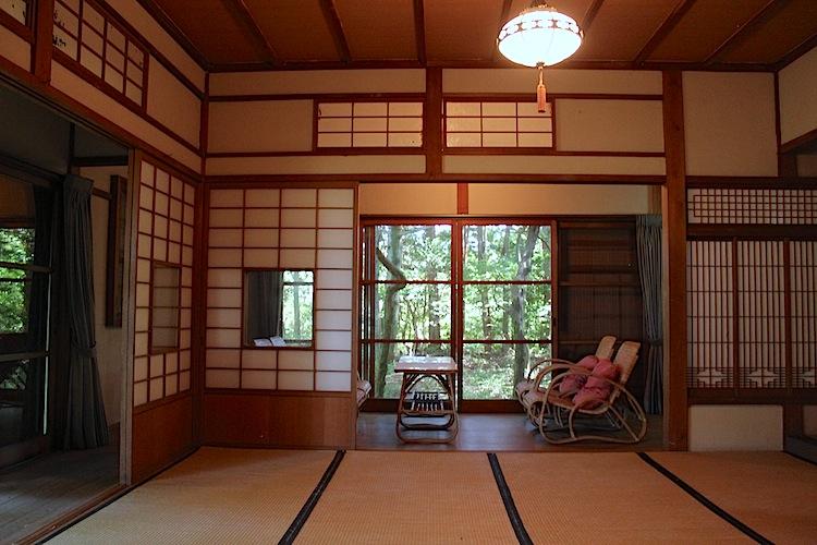 神戸市灘区六甲山町北六甲の売買物件/旅館のように寛げそうな広縁付の広間