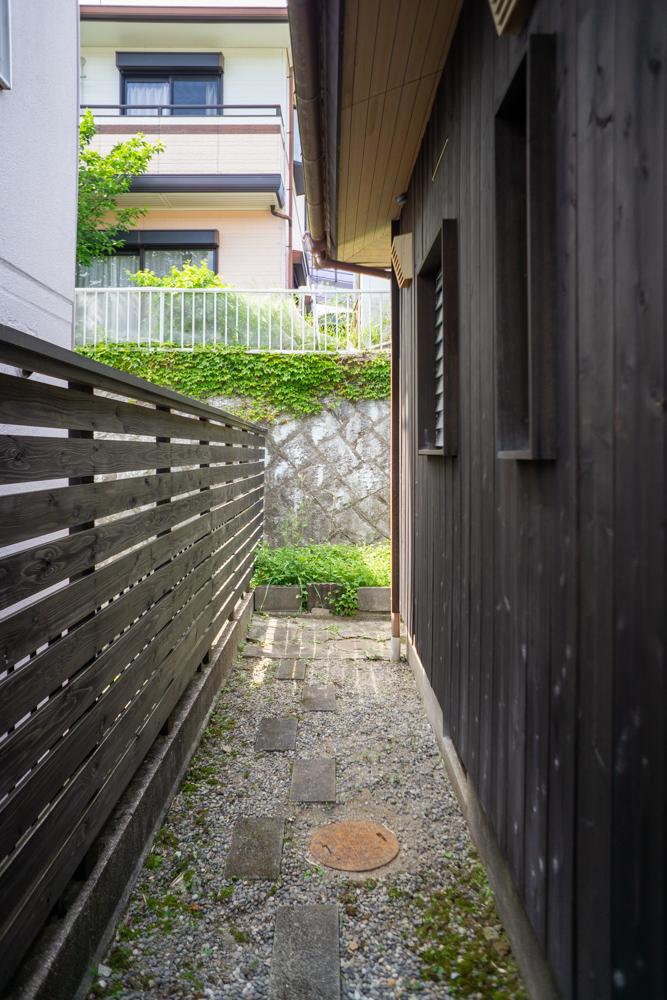 神戸市北区大池見山台の売買物件/外壁の一部は焼杉板張り