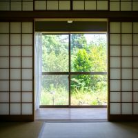 神戸市北区大池見山台の売買物件/1階和室と庭の関係