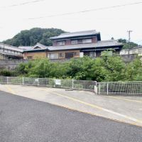 神戸市須磨区白川の賃貸物件/近隣の月極駐車場（1台月額5,000円、3区画あり）。大型車の駐車は難しそうです。