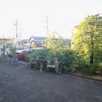 加古郡播磨町北本荘の賃貸物件/敷地内はグリーンが豊富で、素敵なベンチも設置されています