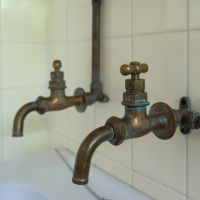 神戸市東灘区森北町の賃貸物件/洗面の渋い蛇口