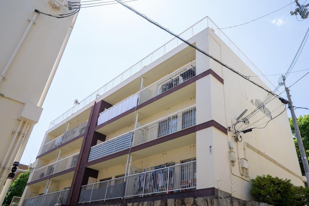 神戸市東灘区森北町の賃貸物件/2棟の団地型マンション。今回の募集は北棟の3階角部屋