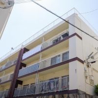 神戸市東灘区森北町の賃貸物件/2棟の団地型マンション。今回の募集は北棟の3階角部屋