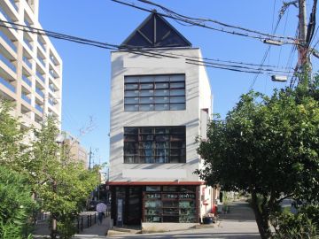 神戸市灘区山田町の売買物件/山望む吹き抜けビル
