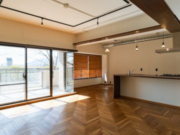 宝塚市すみれガ丘の売買物件/ヘリンボーンとネコ日和
