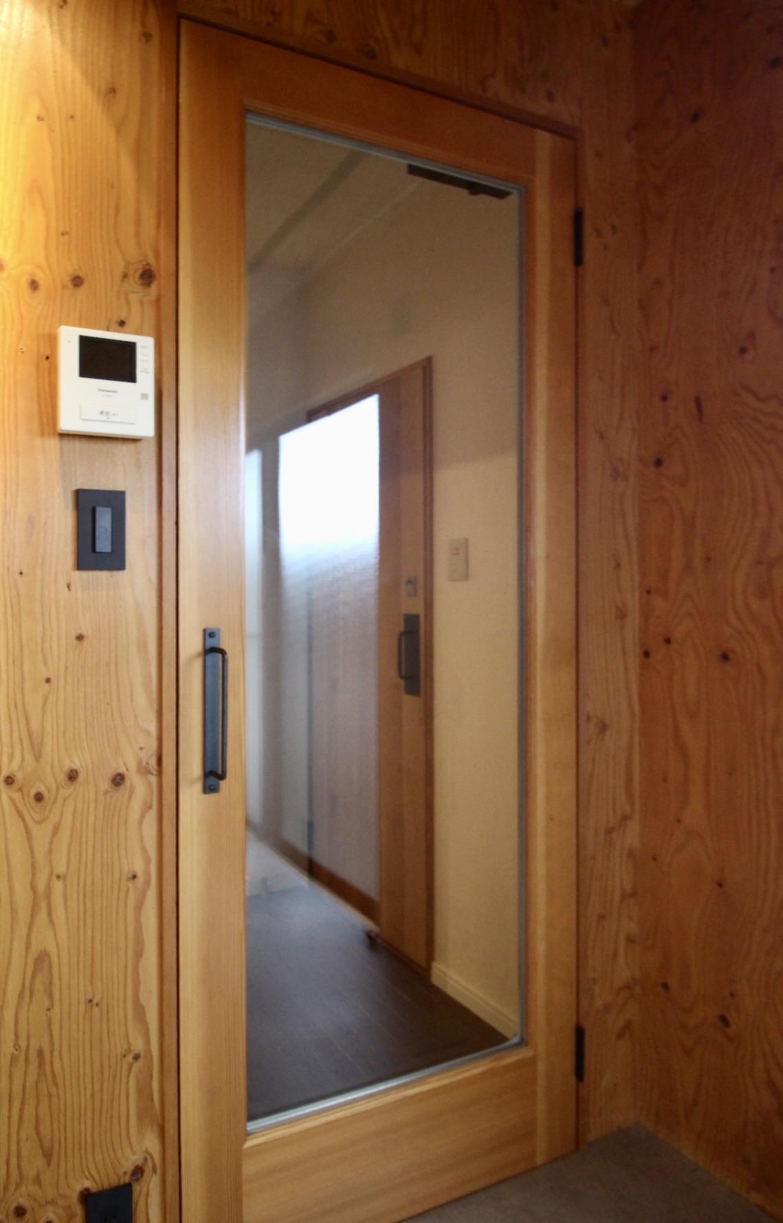芦屋市翠ケ丘町の賃貸物件/木製の建具