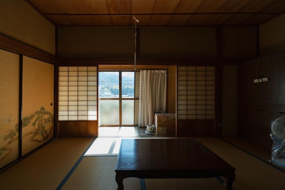 神戸市北区淡河町萩原の売買物件/景色のいい縁側と座敷