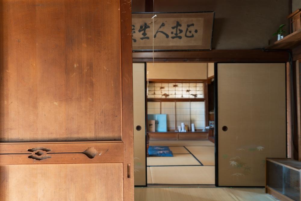 神戸市北区淡河町萩原の売買物件/玄関土間から座敷を見る