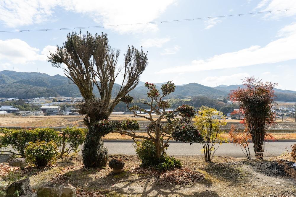 神戸市北区淡河町萩原の売買物件/丘の上にある家の庭からの風景