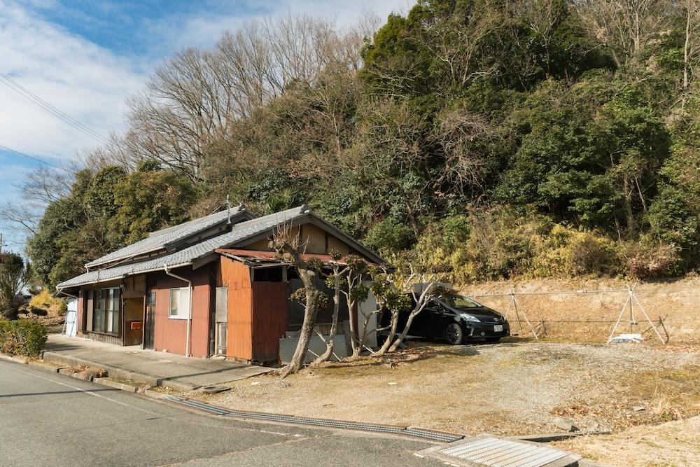 神戸市北区淡河町萩原の売買物件/駐車スペースは縦列で2〜3台程停められます