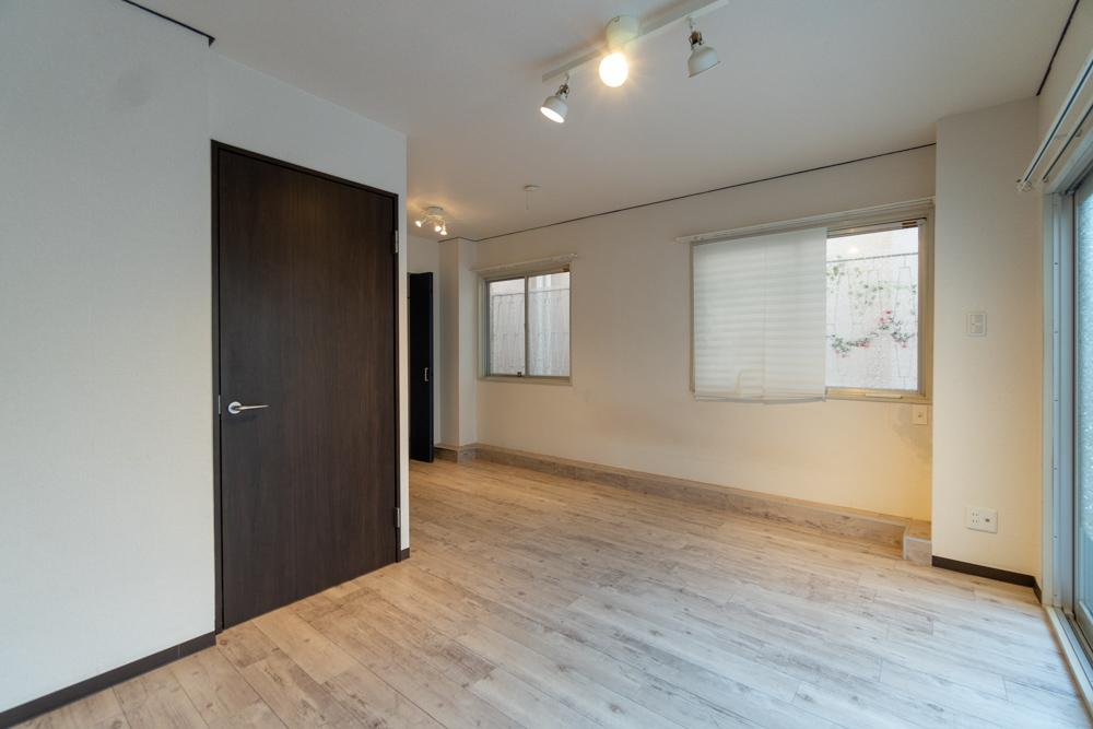神戸市中央区山本通の賃貸物件/玄関入ってすぐの洋室