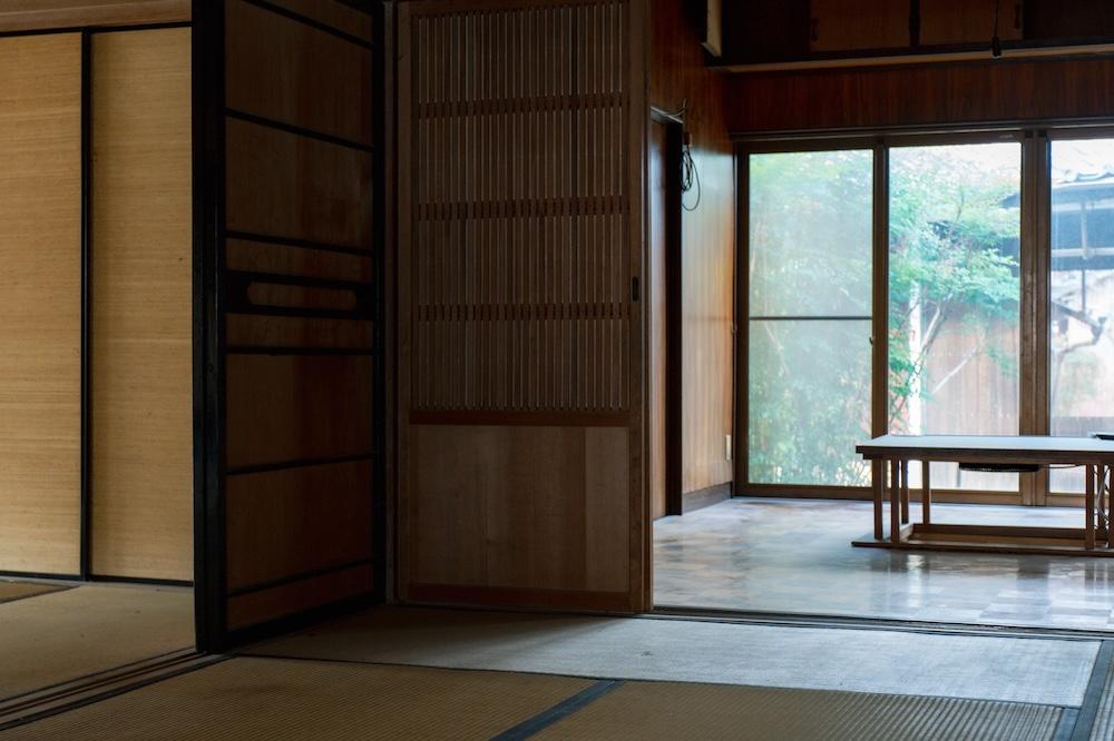 神戸市北区有野町唐櫃の売買物件/奥の洋室には掘りごたつ