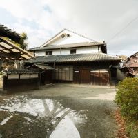 神戸市北区有野町唐櫃の売買物件/車は母屋の前のスペースに