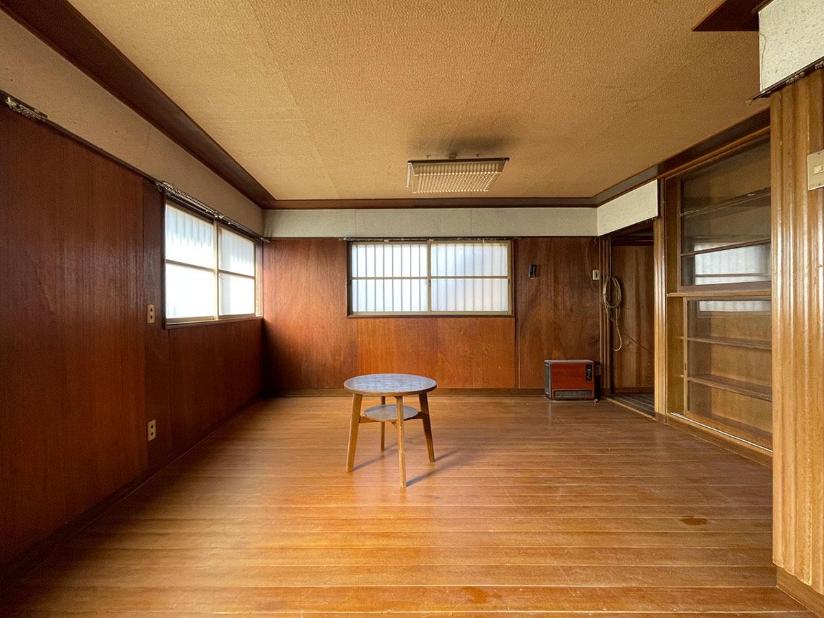 神戸市西区神出町田井の売買物件/1F洋室_当時の質感が残る