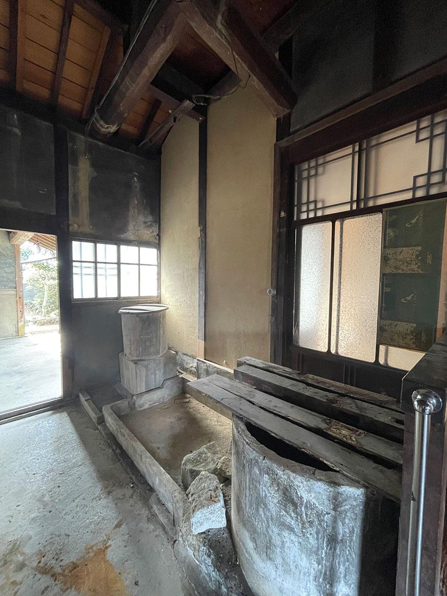 神戸市西区岩岡町岩岡の売買物件/手前が井戸