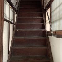 神戸市西区岩岡町岩岡の売買物件/桜の無垢板の階段もいい味わい