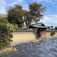 神戸市西区岩岡町岩岡の売買物件/畑越しの外観
