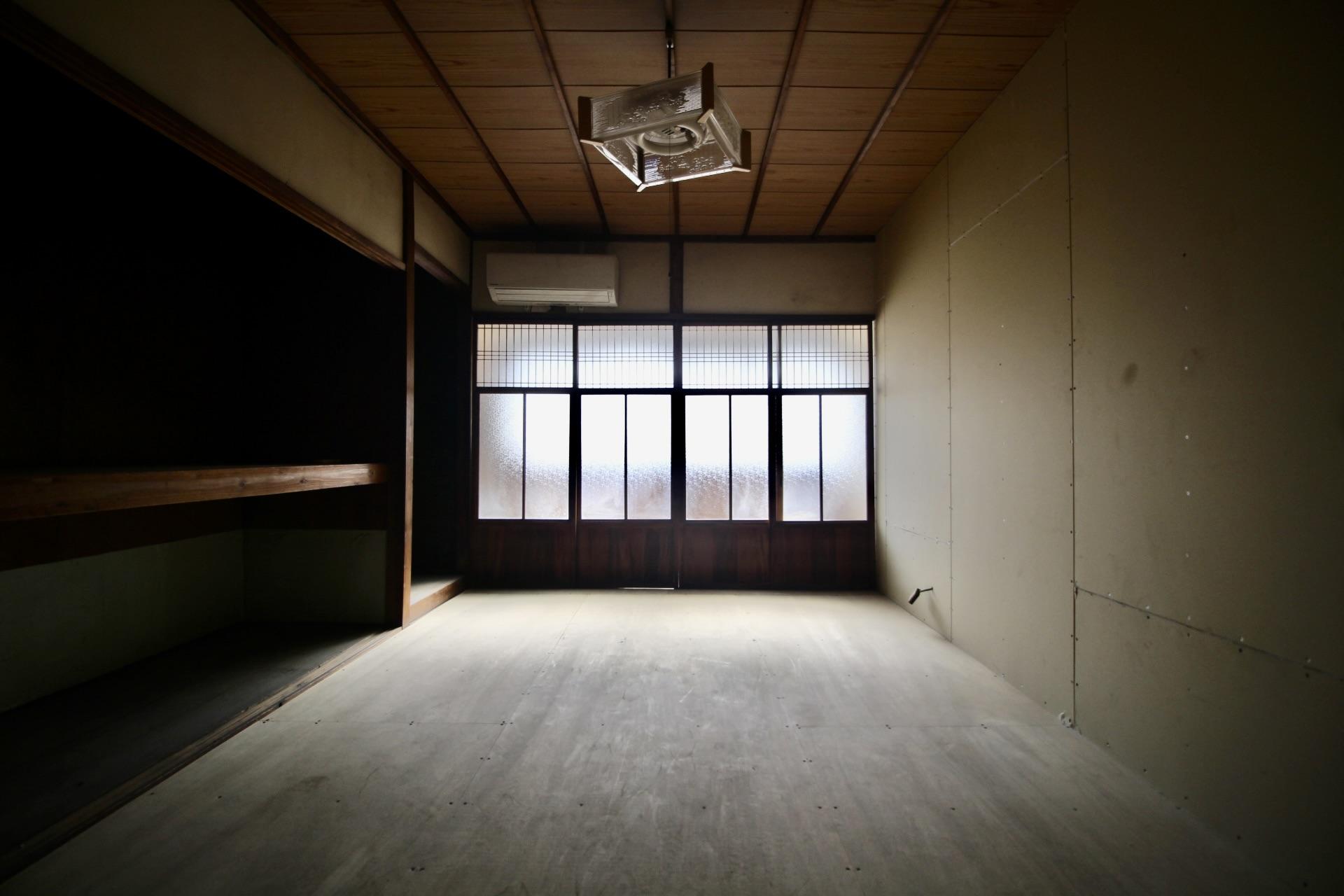 神戸市長田区東尻池町の賃貸物件/部屋は改装中みたいな状態