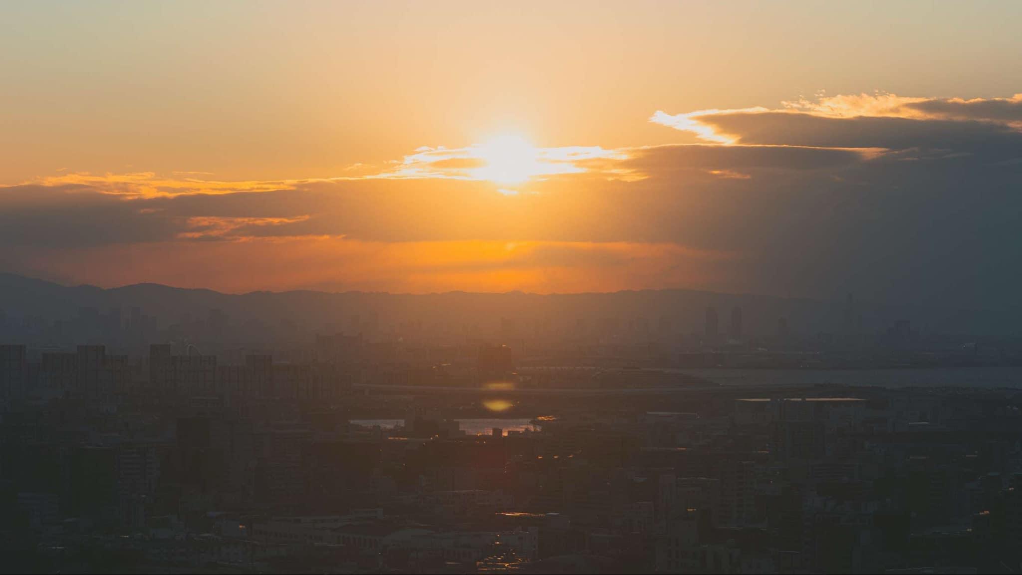 神戸市東灘区住吉山手の賃貸物件/神々しい屋上からの夕景