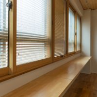 神戸市中央区多聞通の賃貸物件/窓際には折りたたみ式のカウンターがあり、デスクワークにぴったり