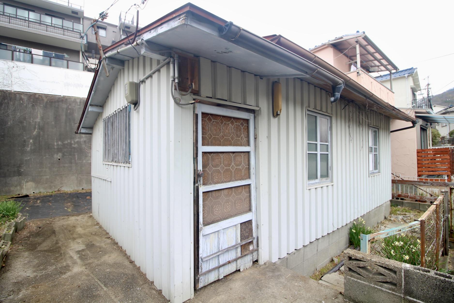 神戸市垂水区塩屋台の売買物件/レトロな木製建具が魅力的な、プレハブ平屋